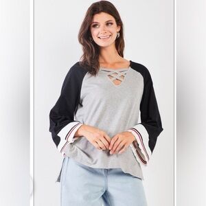 Very J Heather Grey & Black Lace-Up V-
Neck Long Bell Sleeve Sweatshirt